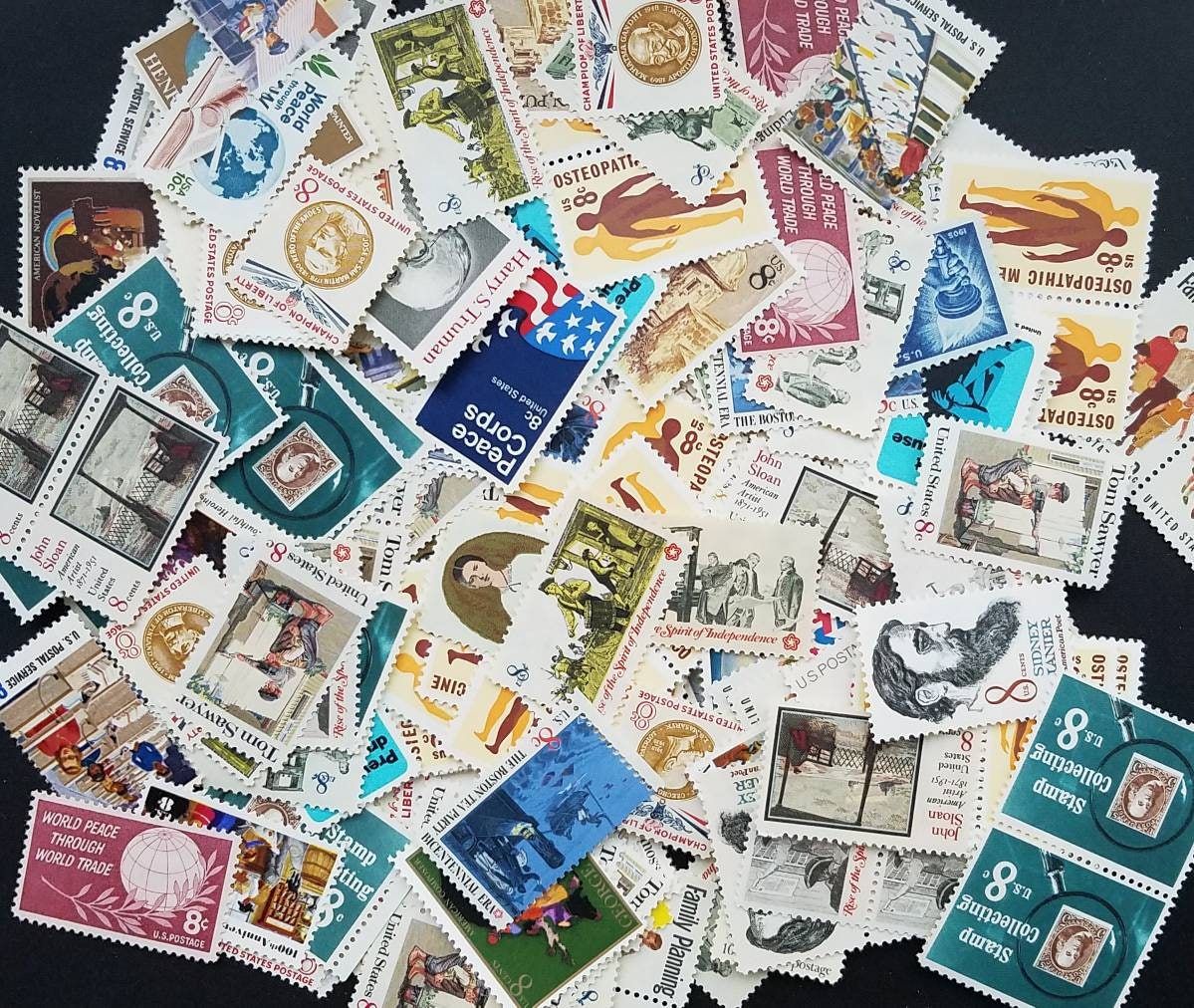 Hundred (100) 8 cent vintage 1970s unused postage stamps // Face value 8.00