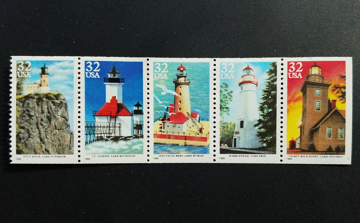 Five (5) vintage unused postage stamps - Lighthouses of the Great Lakes // 32 cents // Face value 1.60