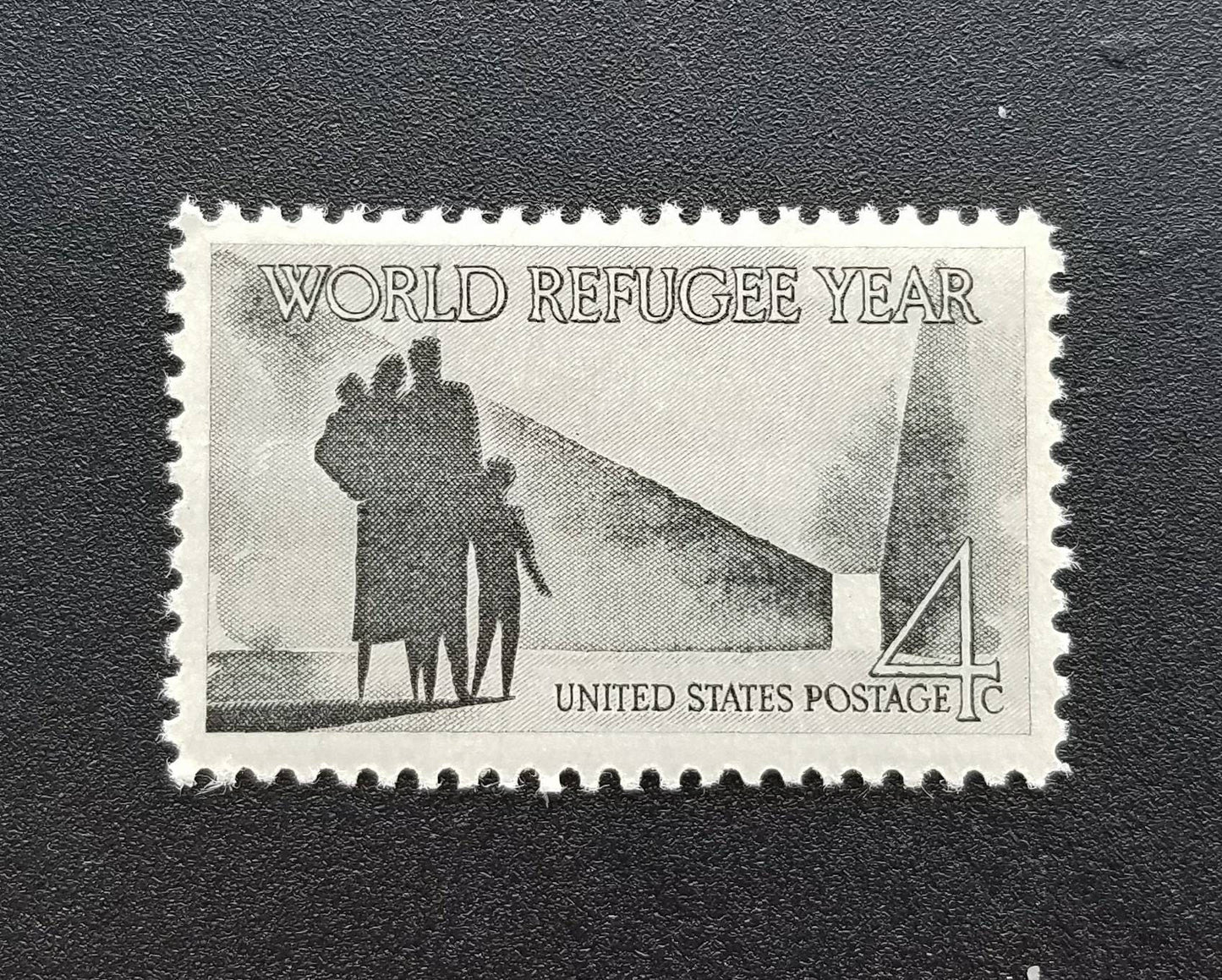 Five (5) vintage unused postage stamps - Refugees // 4 cent stamps // face value 0.20