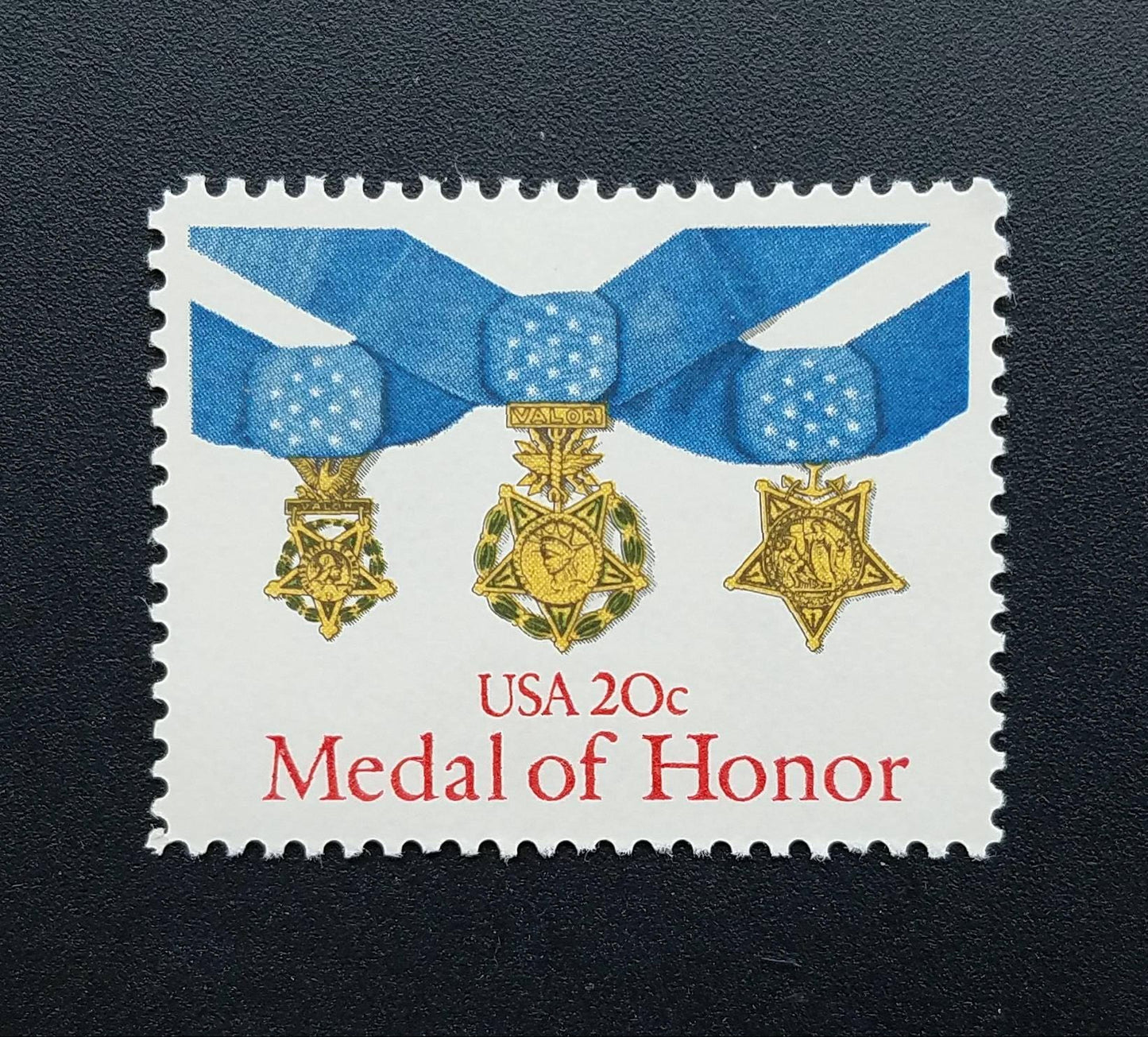 Five (5) vintage unused postage stamps - Medal of Honor // 20 cent stamps // Face value 1.00