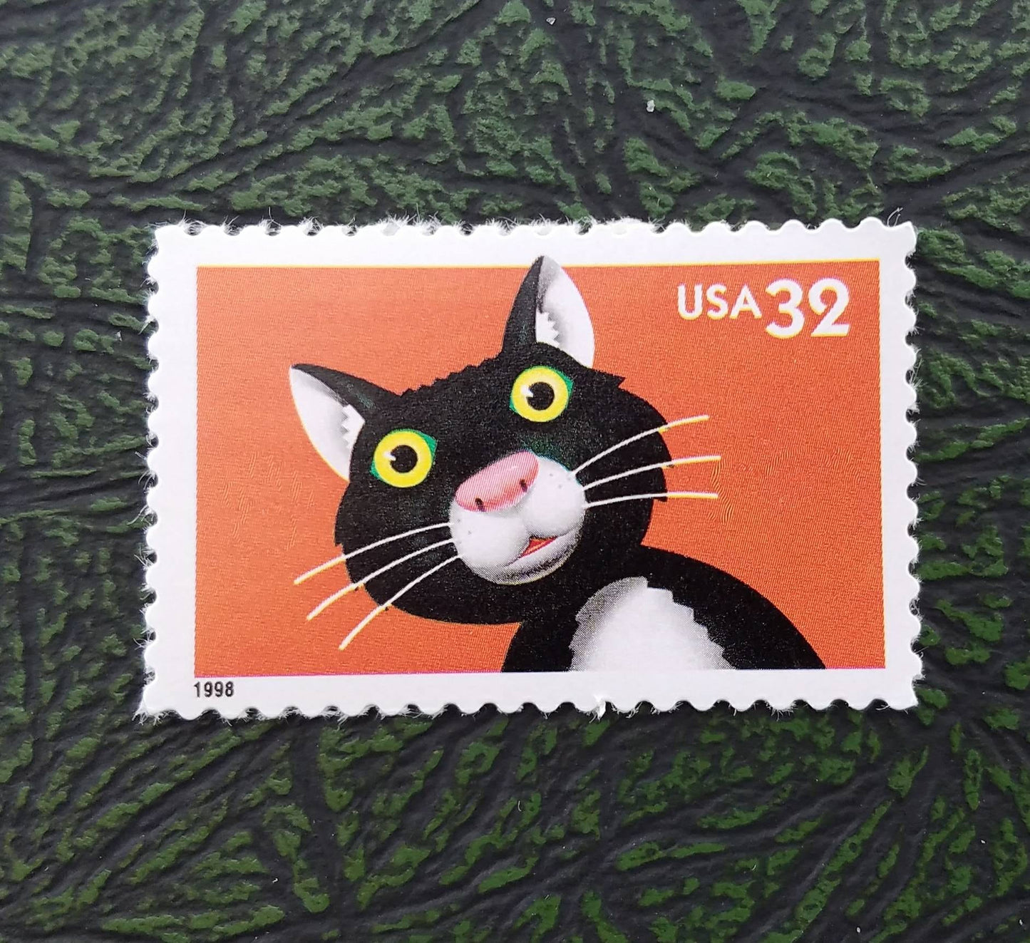 Five (5) unused postage stamps - Bright eyes: pet cat // 32 cent stamps // Face 1.60